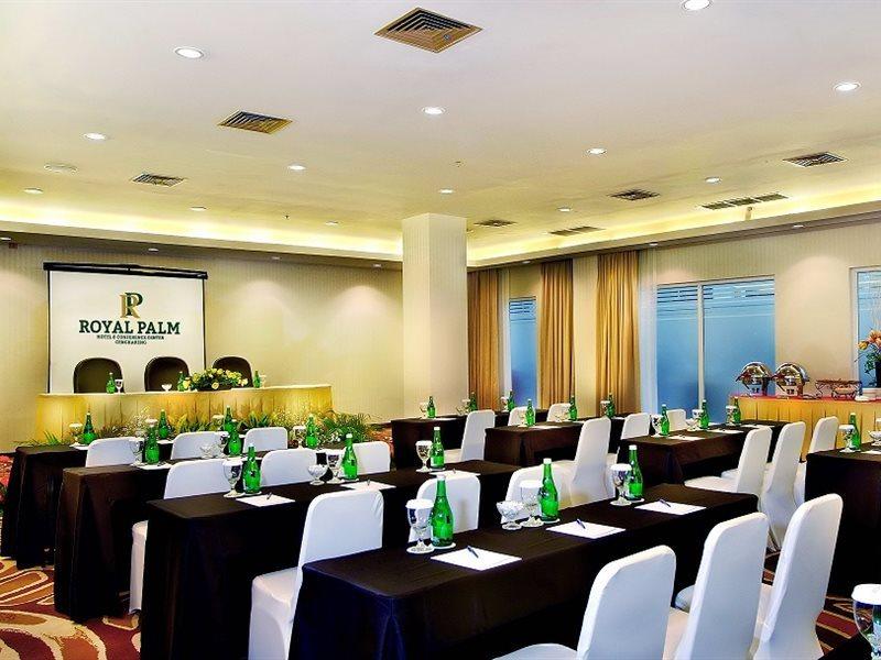 Royal Palm Hotel & Conference Center Cengkareng Джакарта Екстер'єр фото