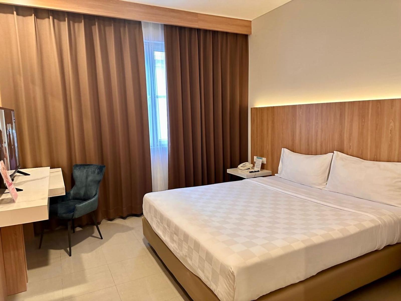 Royal Palm Hotel & Conference Center Cengkareng Джакарта Екстер'єр фото