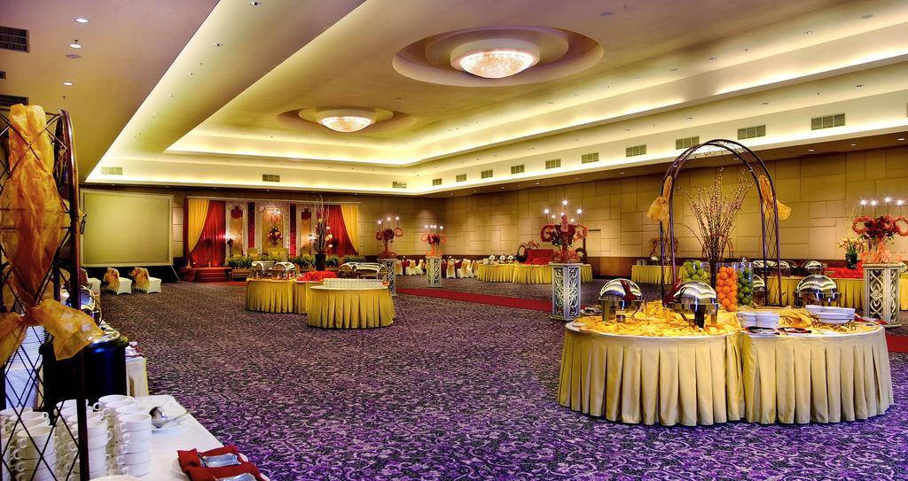 Royal Palm Hotel & Conference Center Cengkareng Джакарта Екстер'єр фото